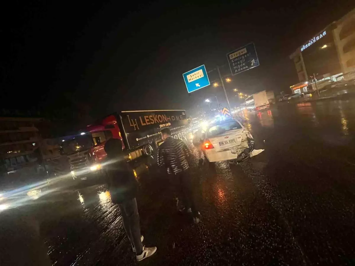 Konya'da tır otomobile çarptı: 2 yaralı