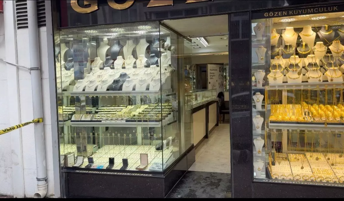 Kuyumcuda silahlı soygun: Önce 1 kilo istedi, sonra 100 gramlık külçeyi alıp kaçtı