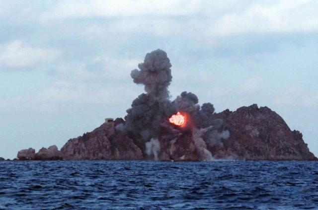 Северная Корея протестировала крупнокалиберную многозарядную ракетную систему