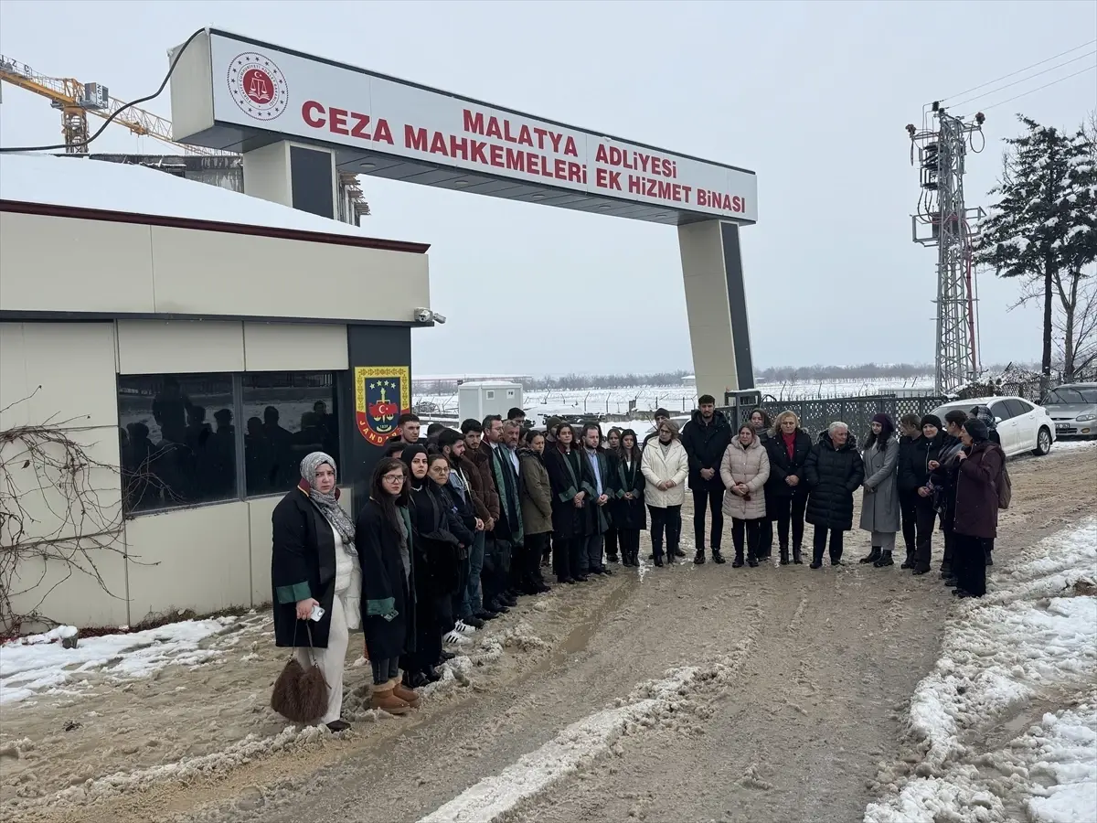 Malatya'da hamile eşini öldüren koca ile 4 sanığın yargılanmasına devam edildi