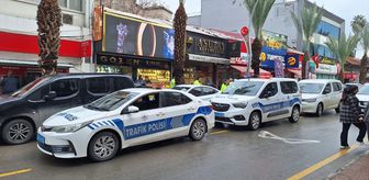 Mersin'de kuyumcuyu soyan zanlı tabancayla havaya ateş ederek kaçtı