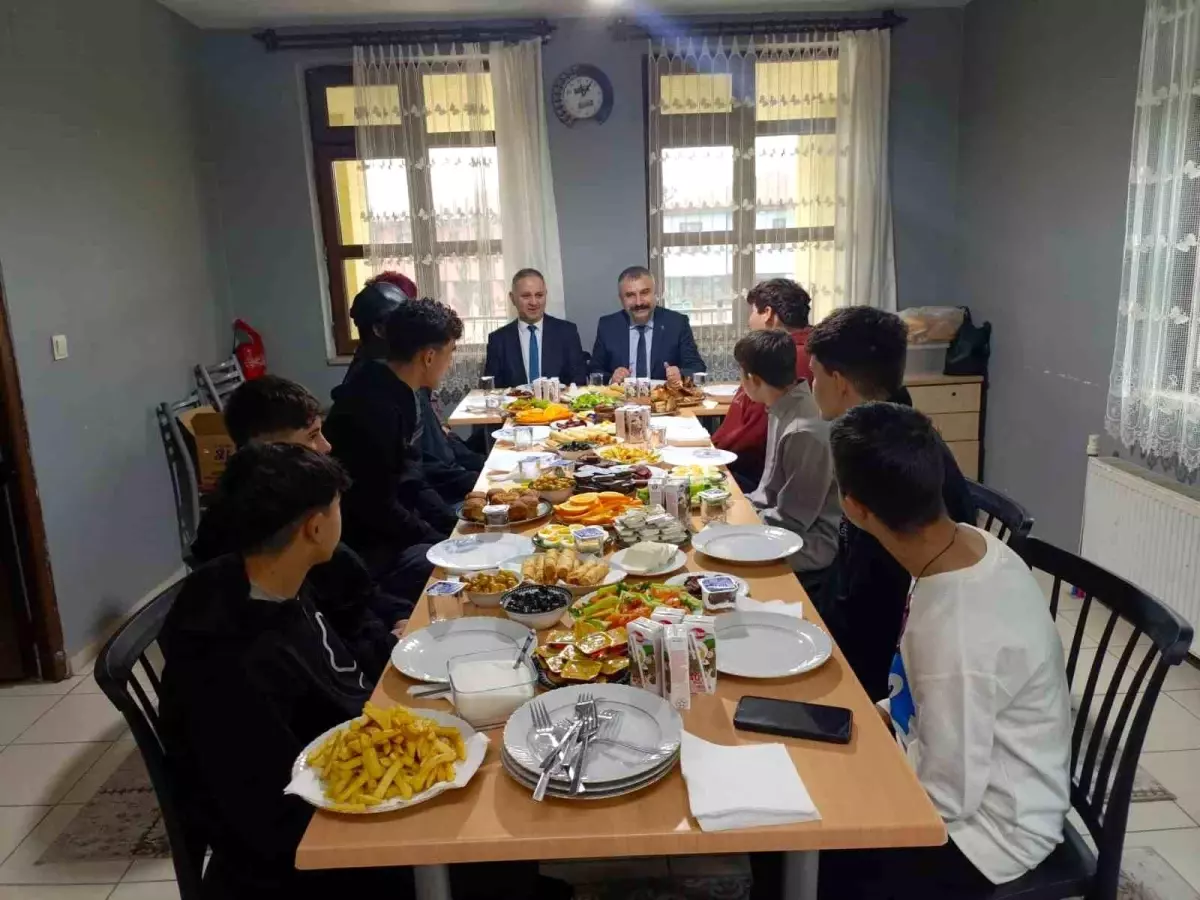 Müdür Bayrak çocuklarla bir araya geldi