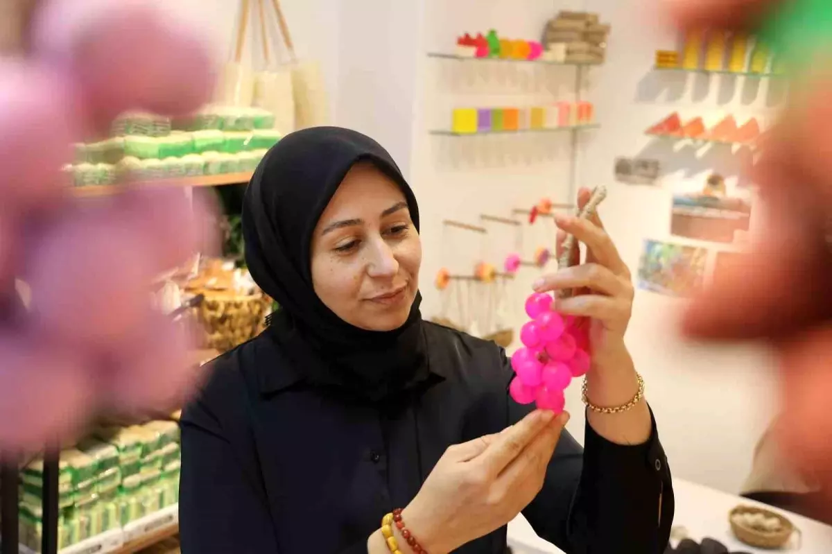 Mutfağında 3 çeşitle başladı, 100 çeşitle dükkan açtı