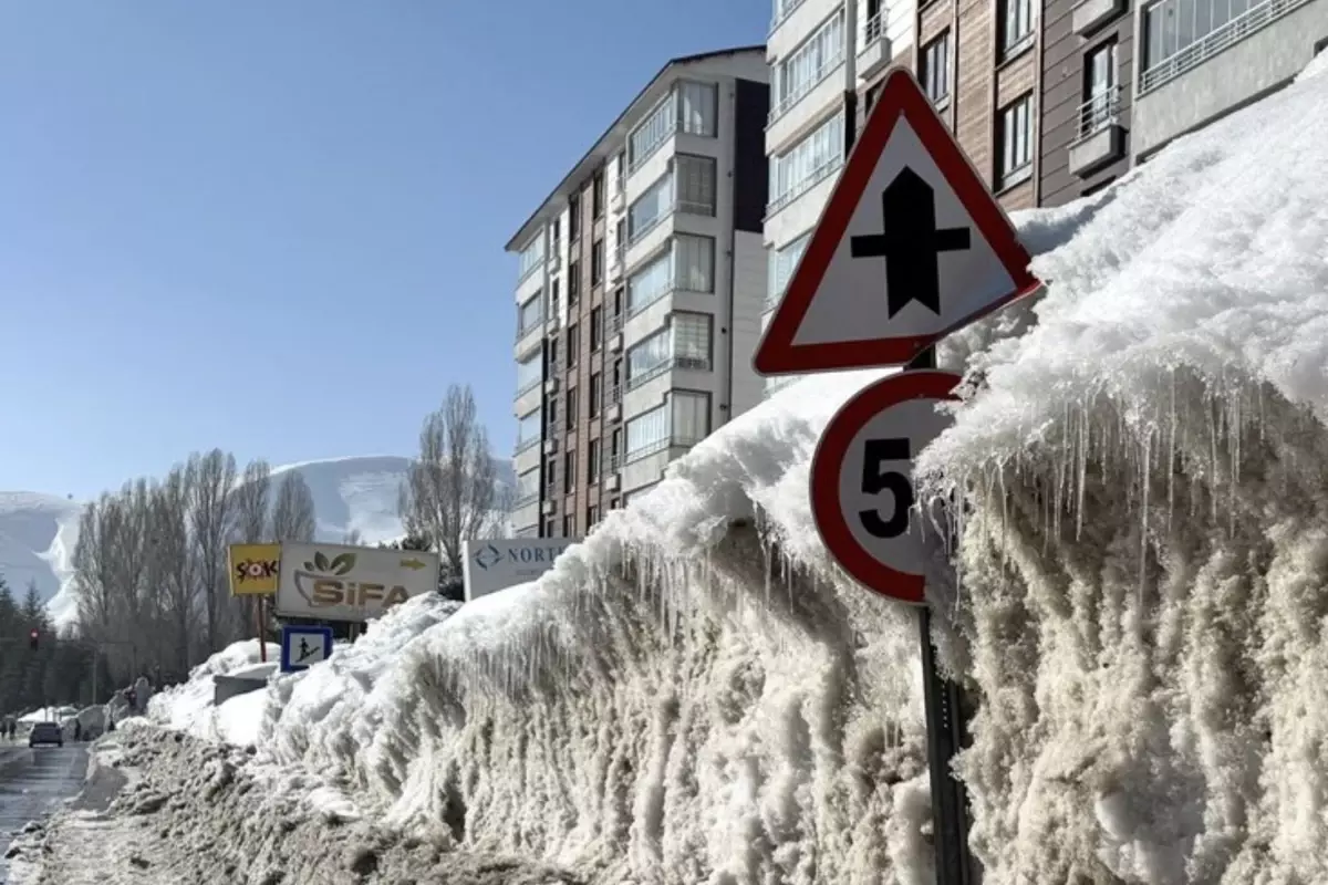 O kentimizde kar kalınlığı trafik tabelasının yüksekliğine ulaştı