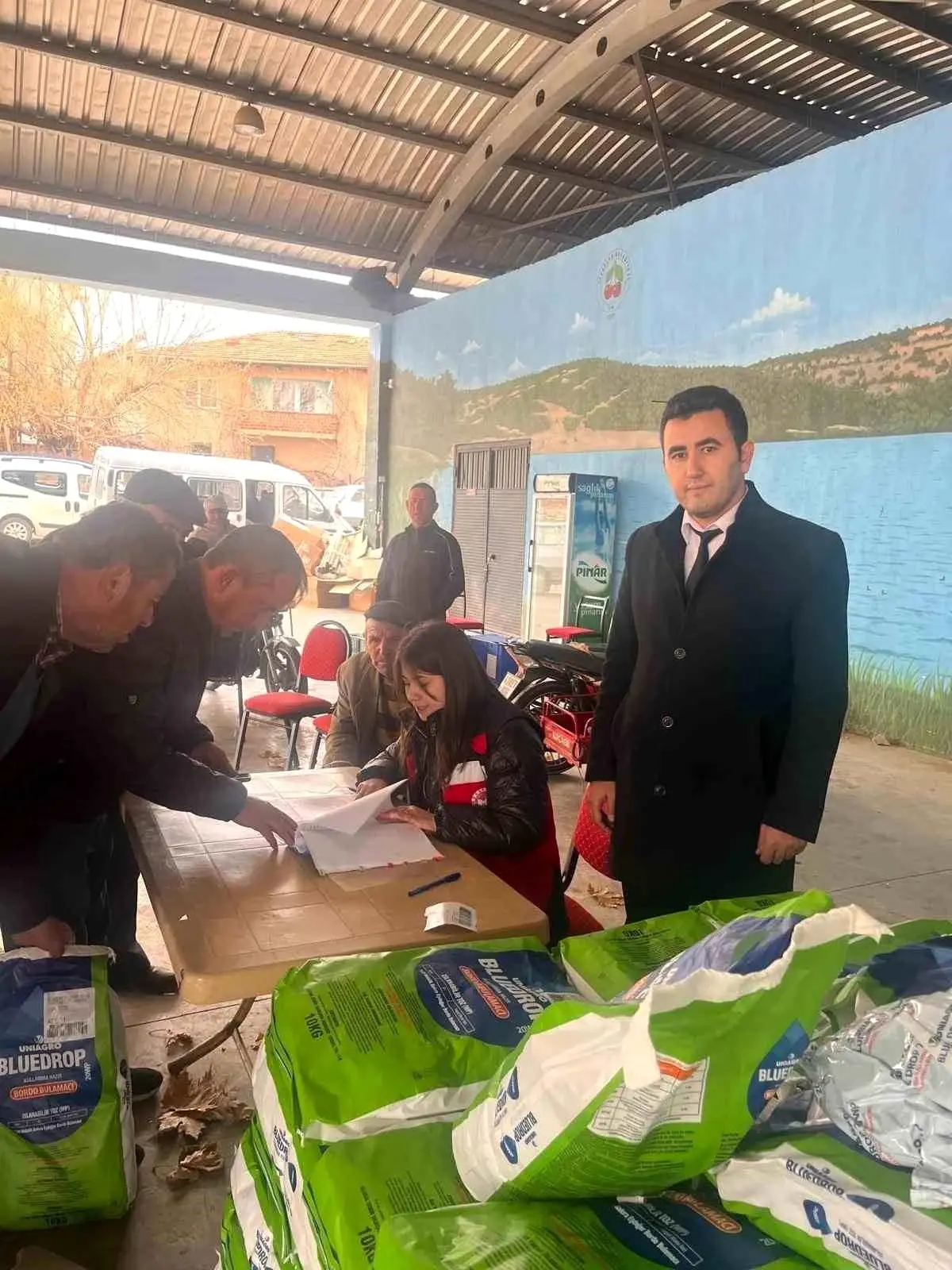 Pazarlar'da vişne ve kiraz üreticilerine bordo bulamacı desteği sürüyor