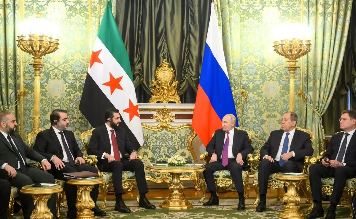 Rusya Devlet Başkanı Putin ve Suriye Cumhurbaşkanı Şara Moskova'da görüştü