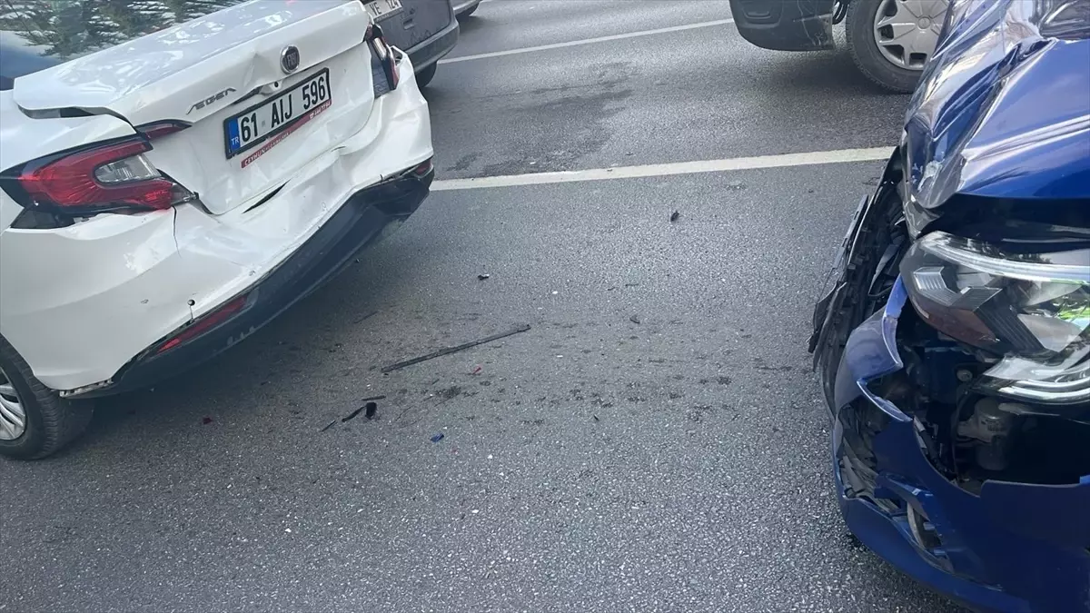 Samsun'da 3 aracın karıştığı trafik kazasında 1 kişi yaralandı