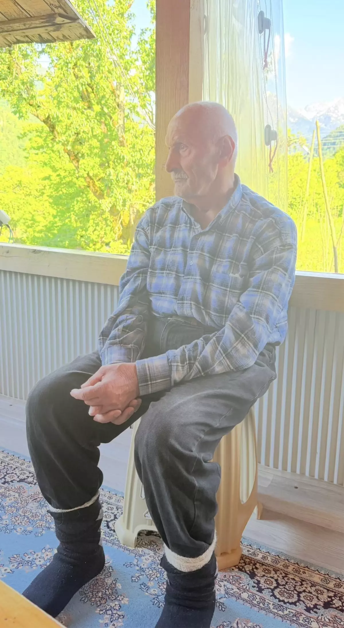 Karla kaplı köy yolu nedeniyle 15 saatlik kurtarma operasyonu sonucu hayatını kaybetti