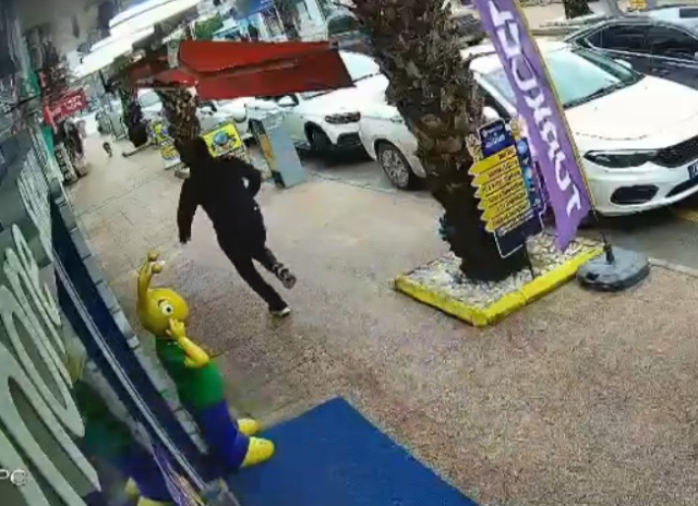 tabancayla kuyumcuya girip 100 gram altini aldi 19512435 298 m