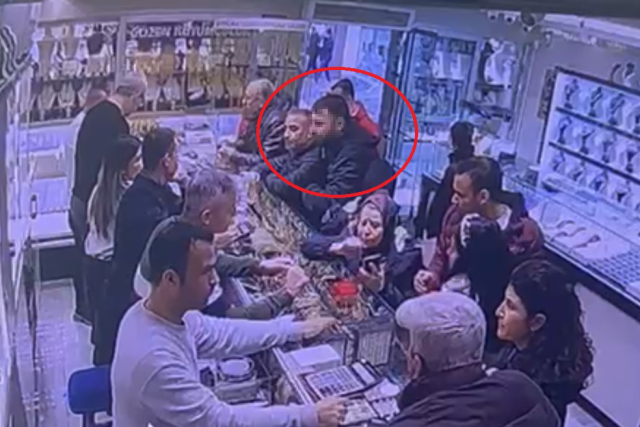 tabancayla kuyumcuya girip 100 gram altini aldi 19512435 6475 m