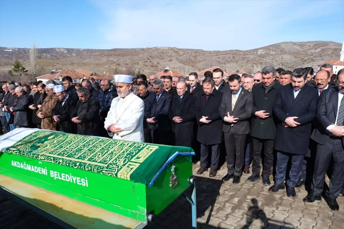 TBMM Başkanvekili Bozdağ, Yozgat'ta kayınvalidesi Yeter Dinç'in cenaze törenine katıldı