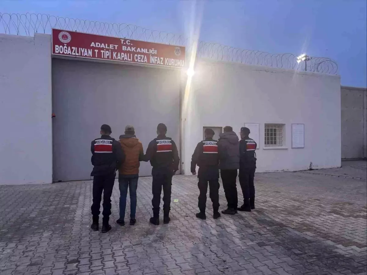 Yozgat'ta araçta uyuşturucuyla yakalanan 2 şüpheli tutuklandı