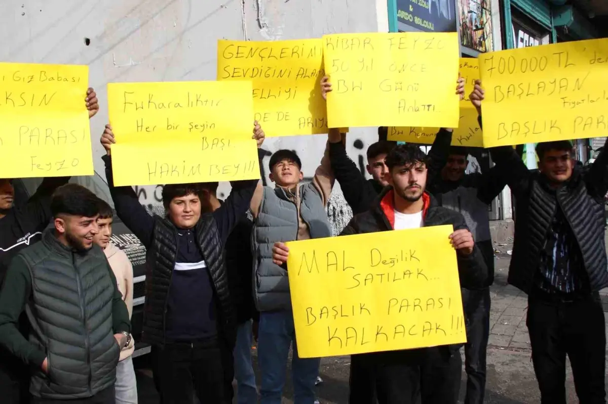 Adana'da gençlerden başlık parası eylemi