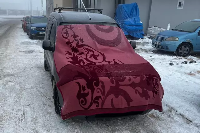 The city froze, the eyebrows and eyelashes of those who went outside are freezing