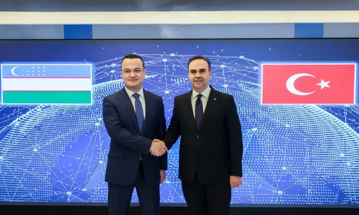 Bakan Kacır, Özbekistanlı mevkidaşı Kudratov ile görüştü