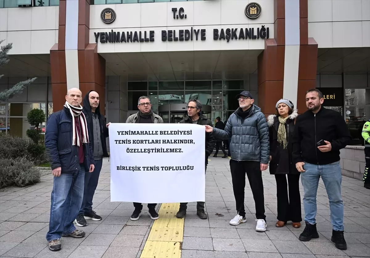 (bekleyecek)Yenimahalle'deki tenis kortlarının özelleştirileceği iddiaları üzerine protesto düzenlendi