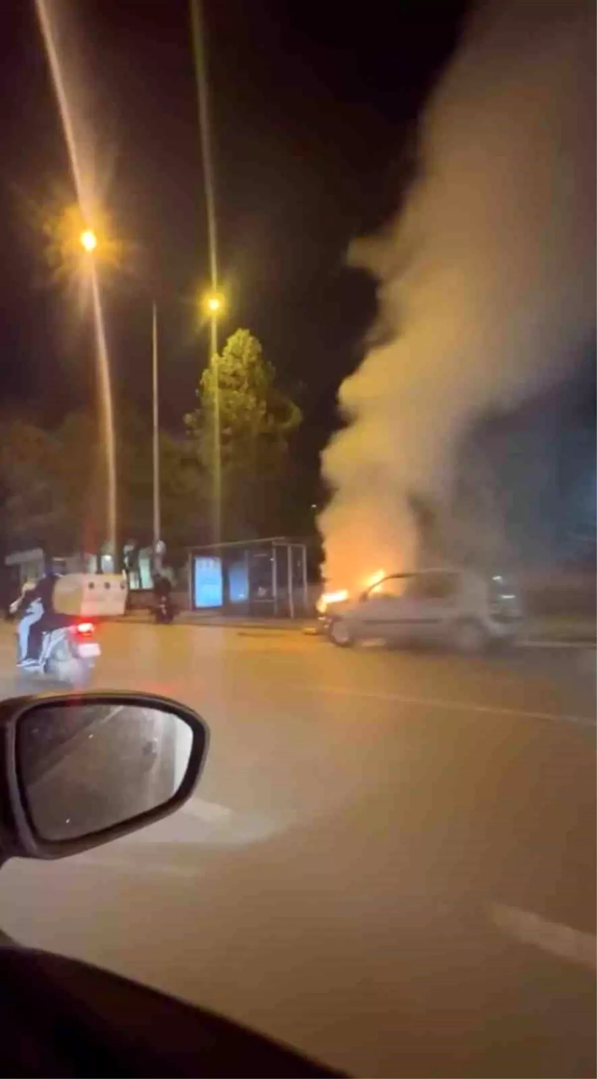 Bursa'da otomobil alevlere teslim oldu