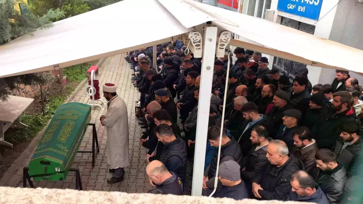 Bursa'daki tır kazasında hayatını kaybeden sürücü toprağa verildi