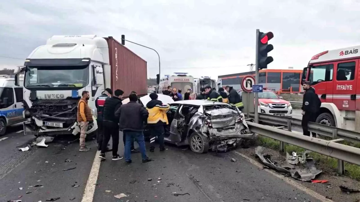 Çerkezköy'de tır otomobile arkadan çarptı: 3 yaralı