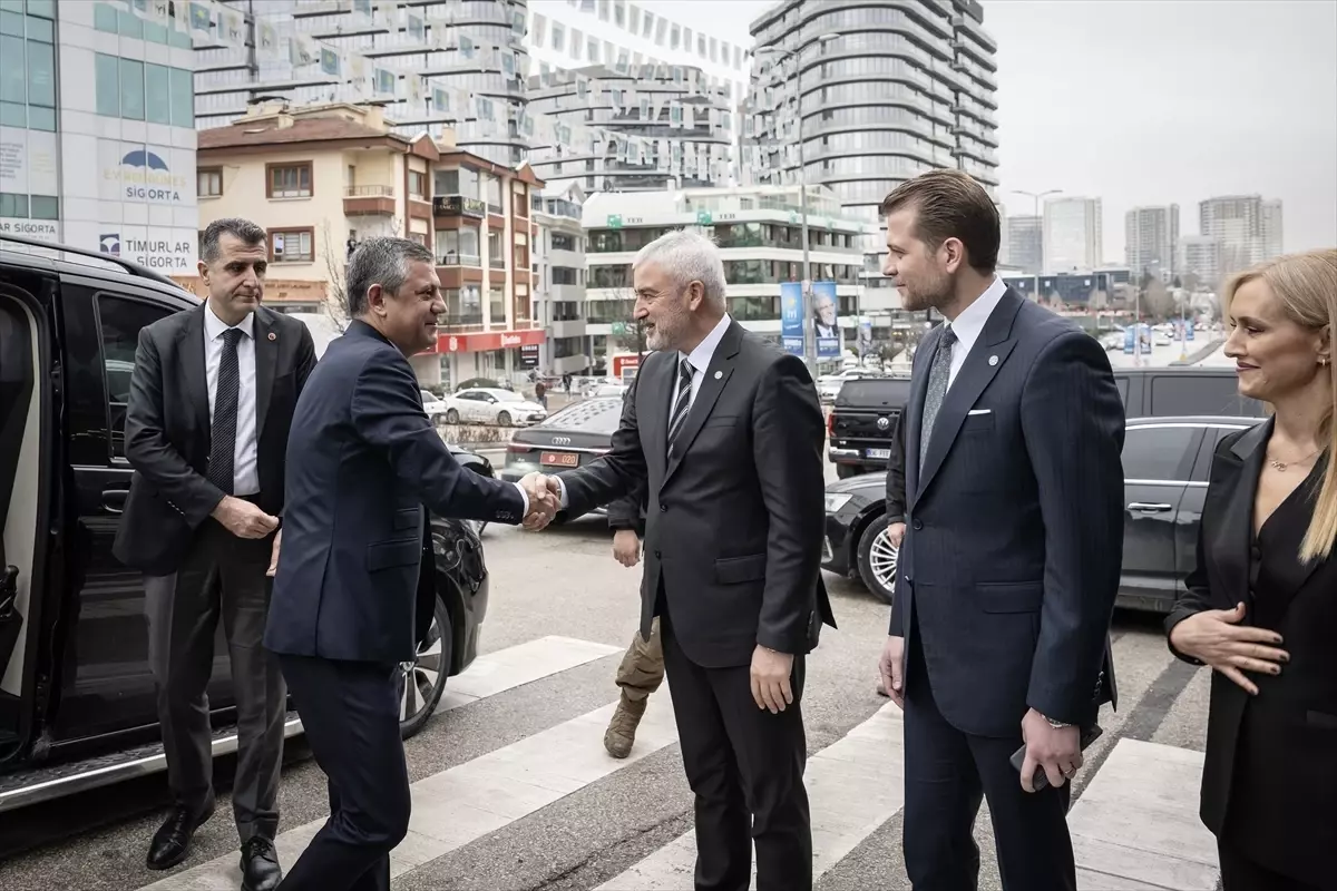 CHP Genel Başkanı Özel, İYİ Parti Genel Başkanı Dervişoğlu'nu ziyaret etti