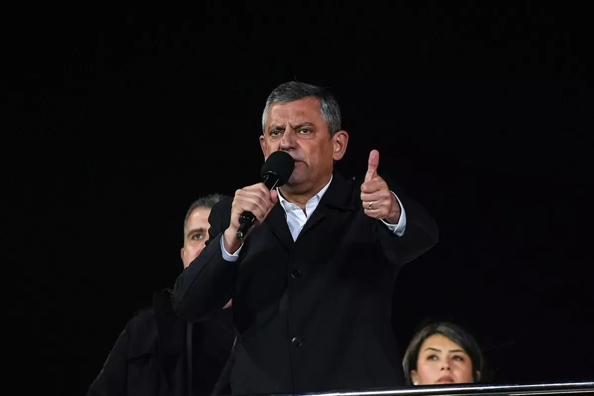 CHP Genel Başkanı Özel, partisinin Bağcılar'da düzenlenen mitingine katıldı