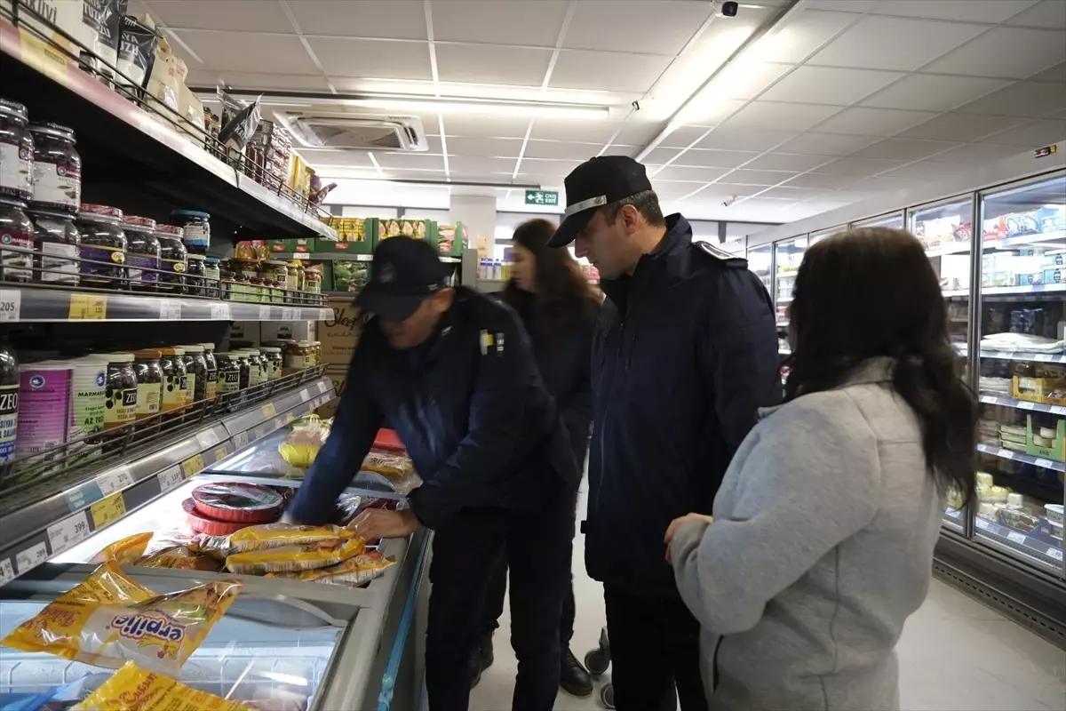 Çorum'da ambalajı bozulmuş ve kasa fiyatı farklı ürün satan markete 77 bin 805 lira ceza kesildi