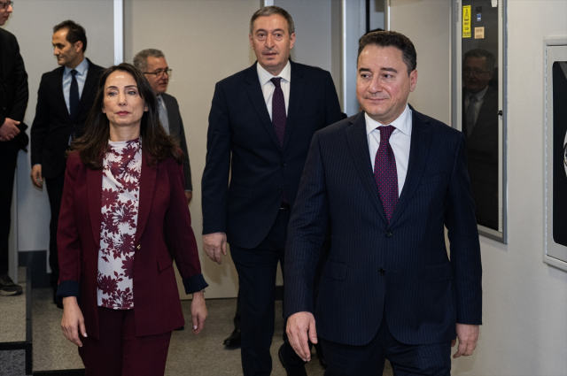 dem parti heyetinden babacan a ziyaret tulay 19515676 1065 m