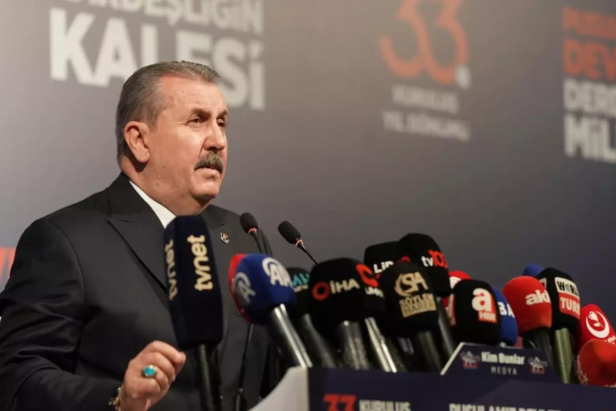 Destici'den DEM Parti'nin saç örme akımına tepki: Bozkurt'un yelesidir, çakalın oyuncağı olamaz