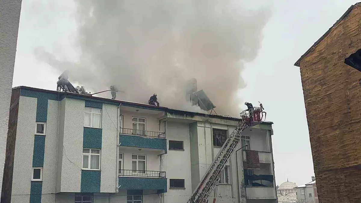 Elazığ'da çatı yangını