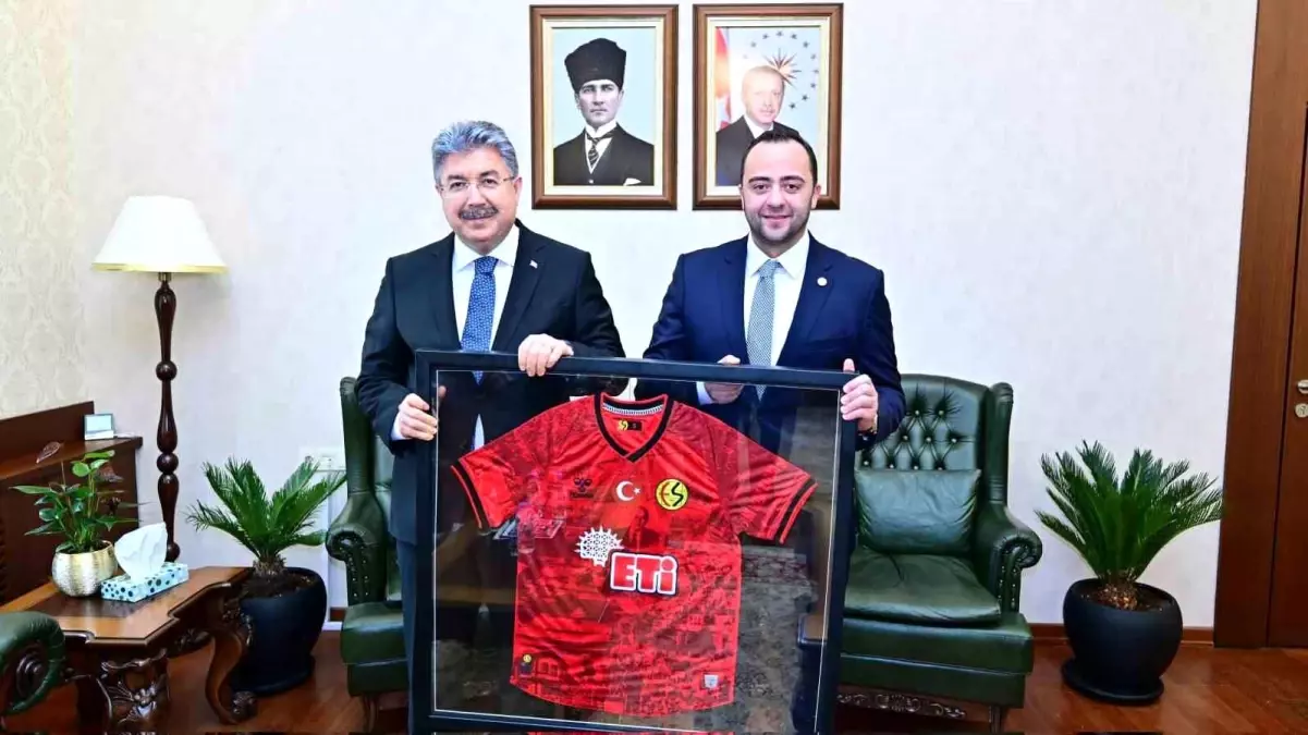 Eskişehirspor yönetimi, Vali Yılmaz'ı ziyaret etti
