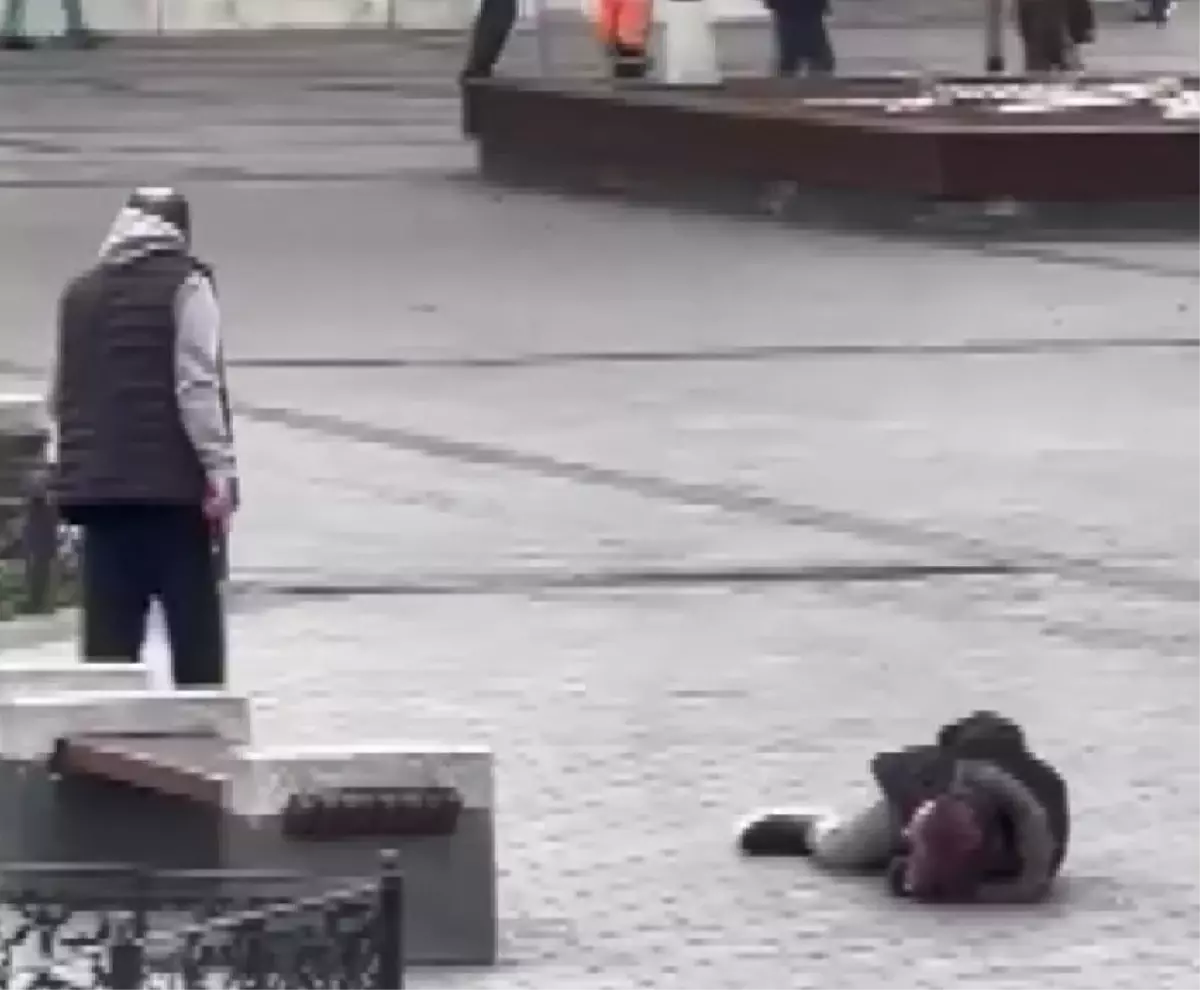 Fatih Mısır Çarşısı'nın girişinde silahlı saldırı; vurduğu kişinin başında bekledi