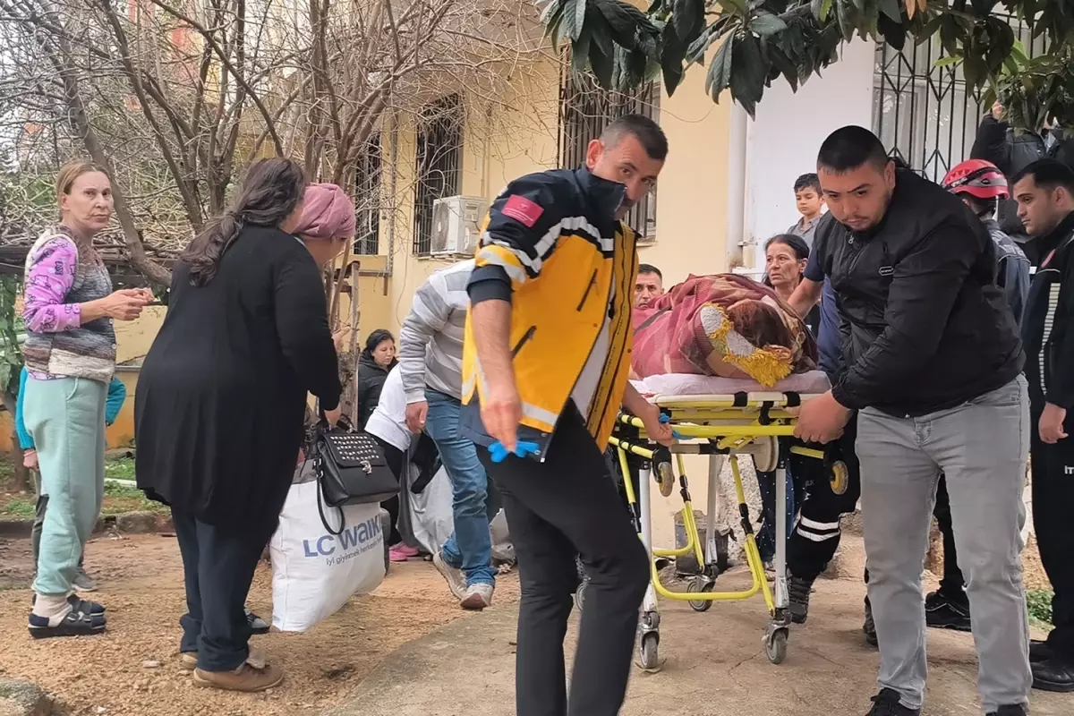 Ayaklarının altındaki foseptik kapağı kırıldı, ölümden döndü