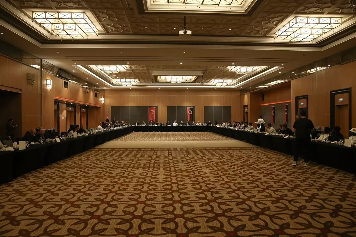 Gençlerbirliği'nde yönetim ve futbolcular yemekte bir araya geldi