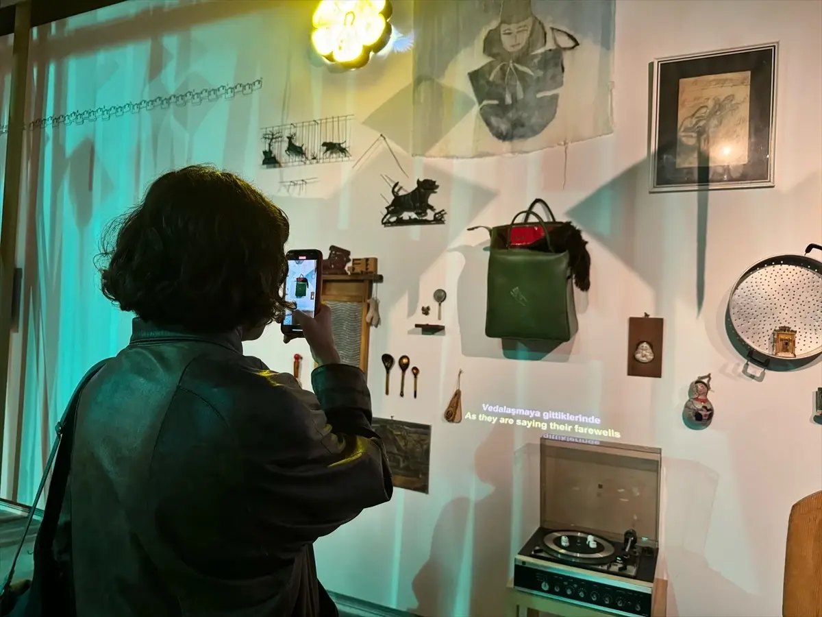 Göçün izini süren "Epipe" sergisi Salt Galata'da ziyarete açıldı