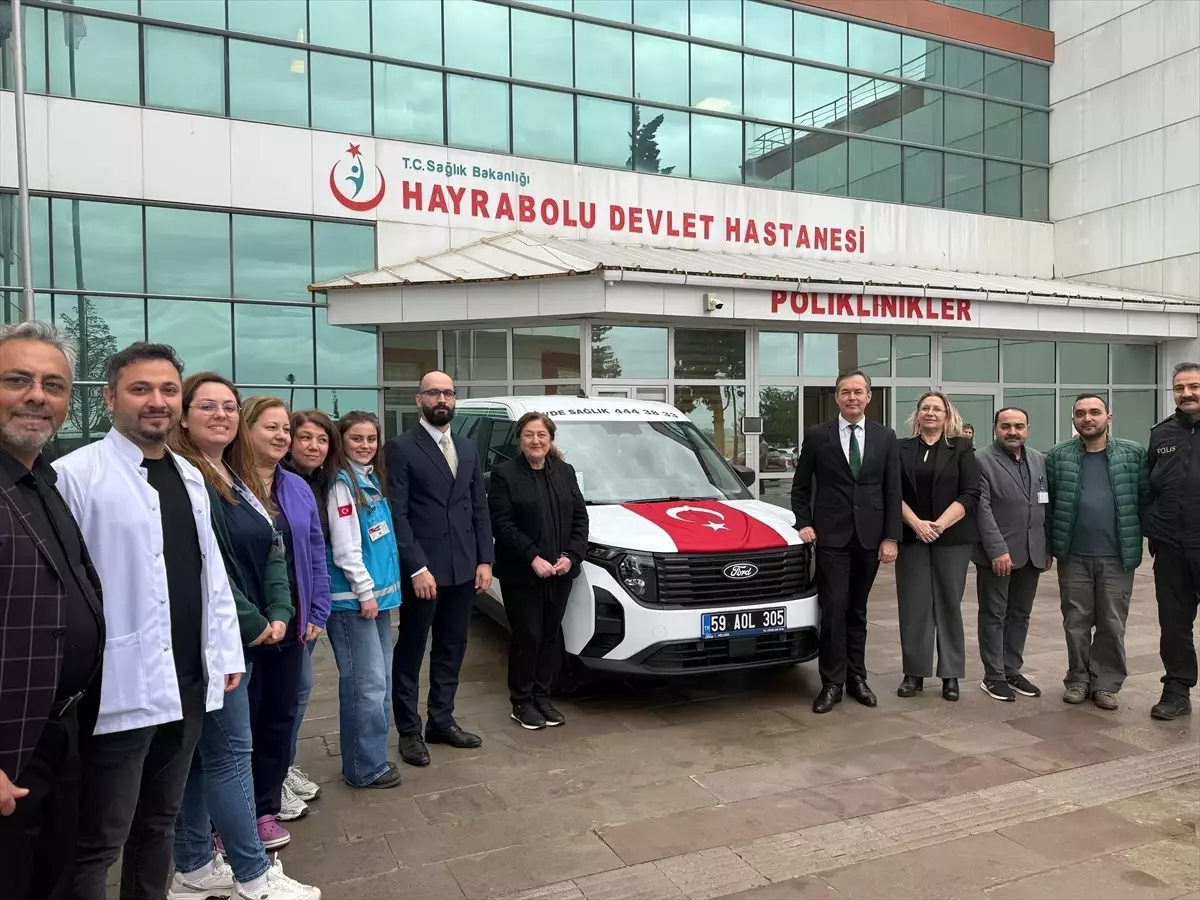 Hayırsever iş kadını Hayrabolu Devlet Hastanesine araç bağışladı