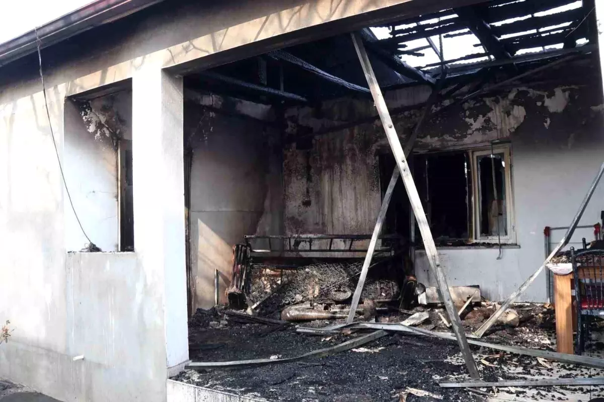 Iğdır'da iki ayrı yangın korkuttu