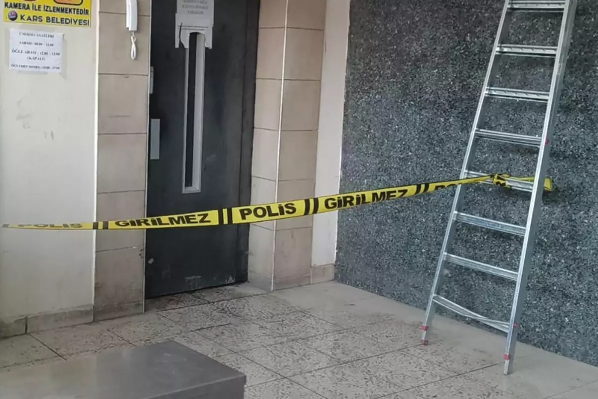 Kars'ta 2 gündür kayıp olan Savaş Güzel asansör boşluğunda ölü bulundu