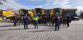 Kırşehir'de jandarma biçerdöver sahiplerini ve sürücülerini bilgilendirdi