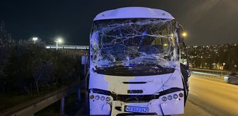 Kocaeli'de minibüsün tıra çarptığı kazada 6 kişi yaralandı