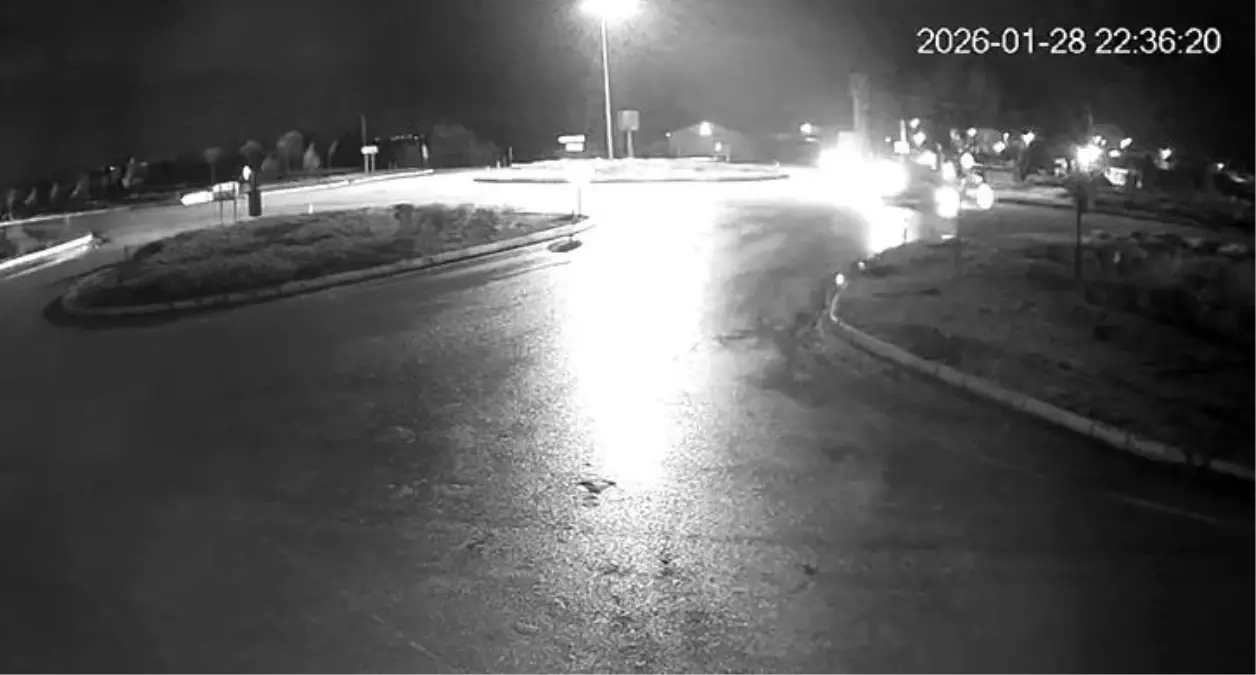 Konya'da 2 aracın çarpışma anı kameraya yansıdı