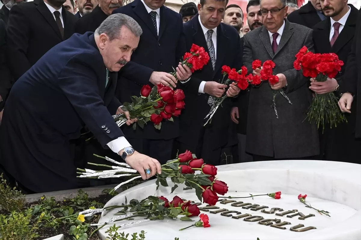 Muhsin Yazıcıoğlu, BBP'nin 33. kuruluş yıl dönümünde kabri başında anıldı