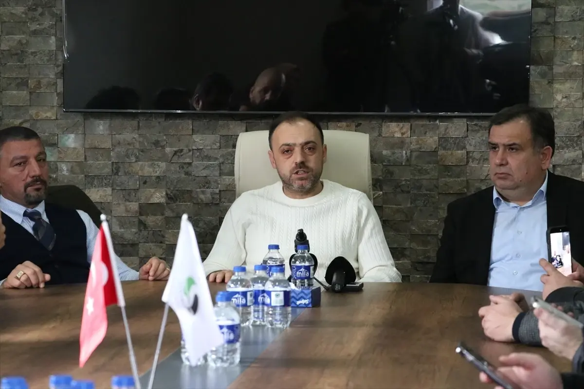 Sakaryaspor Başkanı Zengin, gazetecilerle bir araya geldi