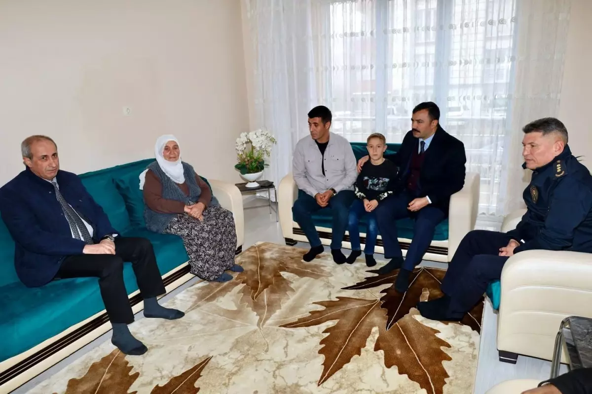 Şehit ailelerine anlamlı ziyaret