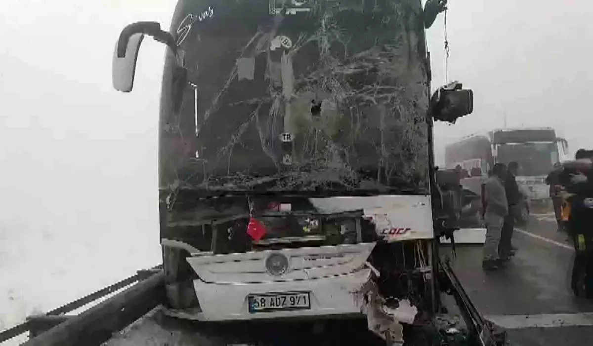 Sivas'ta sis zincirleme kazaya neden oldu: 7 yaralı