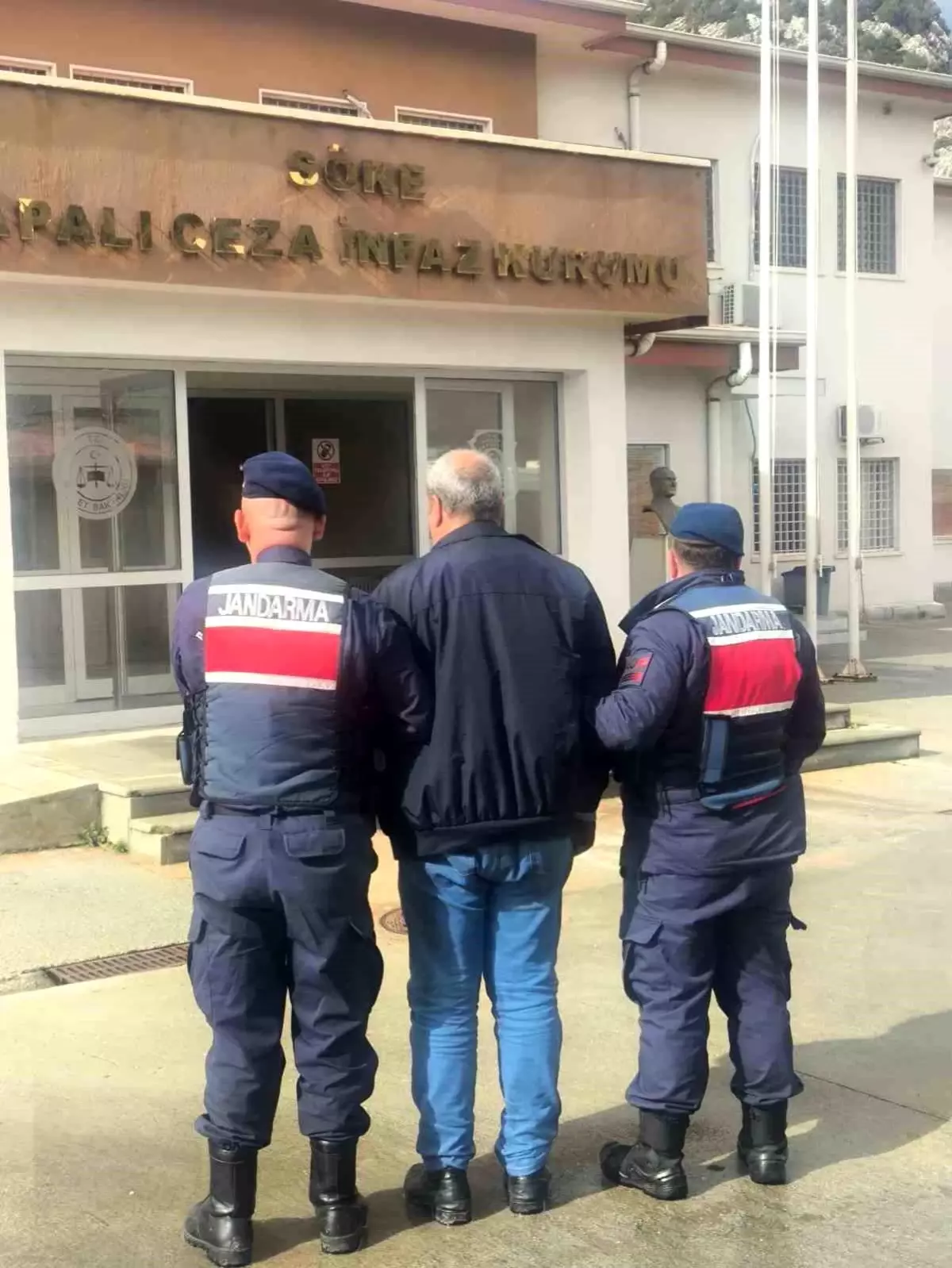 Söke'de dolandırıcılık suçundan aranan hükümlü yakalandı