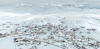 Süphan Dağı eteğindeki karla kaplı köylerde kış şartları yaşamı zorlaştırıyor