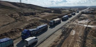 Suriye hükümetinin açtığı insani koridordan Kamışlı'ya yardımlar gönderiliyor