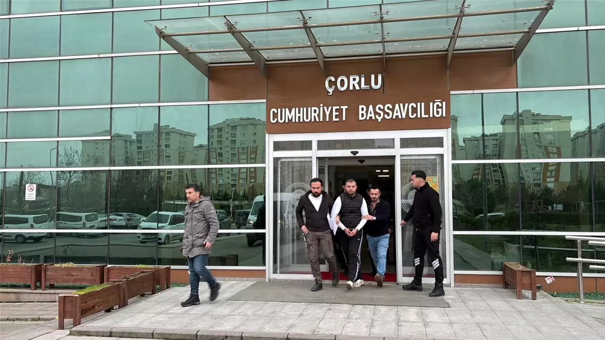 Çorlu'da Komşusunu 7 Yerinden Bıçaklayarak Yaraladı