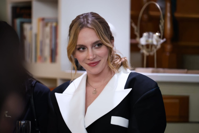 unlu oyuncu careyi pankart acmakta buldu dort 19513801 7674 m