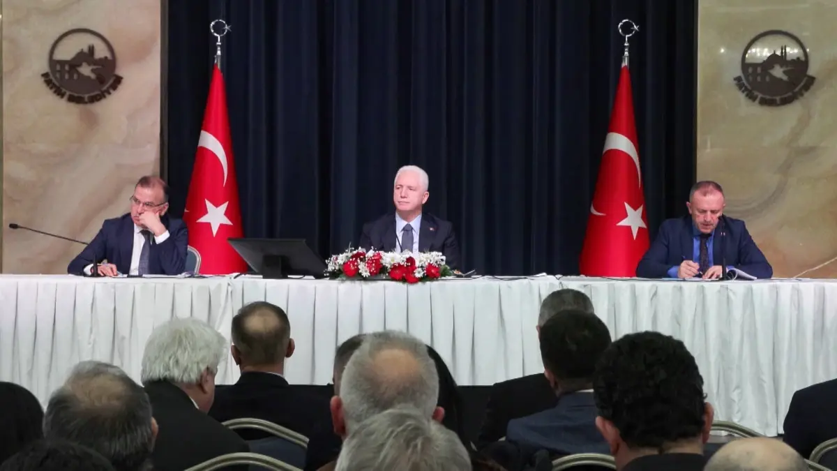 Vali Gül: İstanbul'da depreme dayanıklı ya da dayanıksız kamu binası kavramını gündemimizden çıkartmış ola...